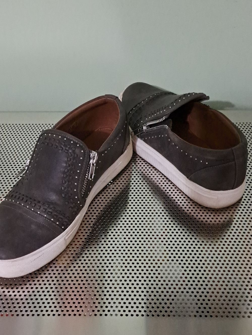 Women's Report Austen Style Grey Slip-On Casual Sneakers with Side Zipper